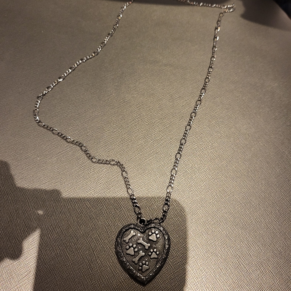 1928 PEWTER HEART PAWS AND BONES NECKLACE 28 IN. - Picture 2 of 10